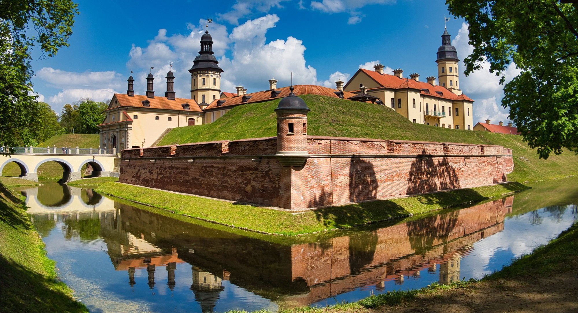 Тур в Мирский замок